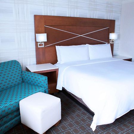 Отель Doubletree By Hilton Madison Downtown Экстерьер фото