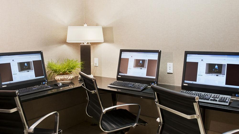 Отель Doubletree By Hilton Madison Downtown Экстерьер фото