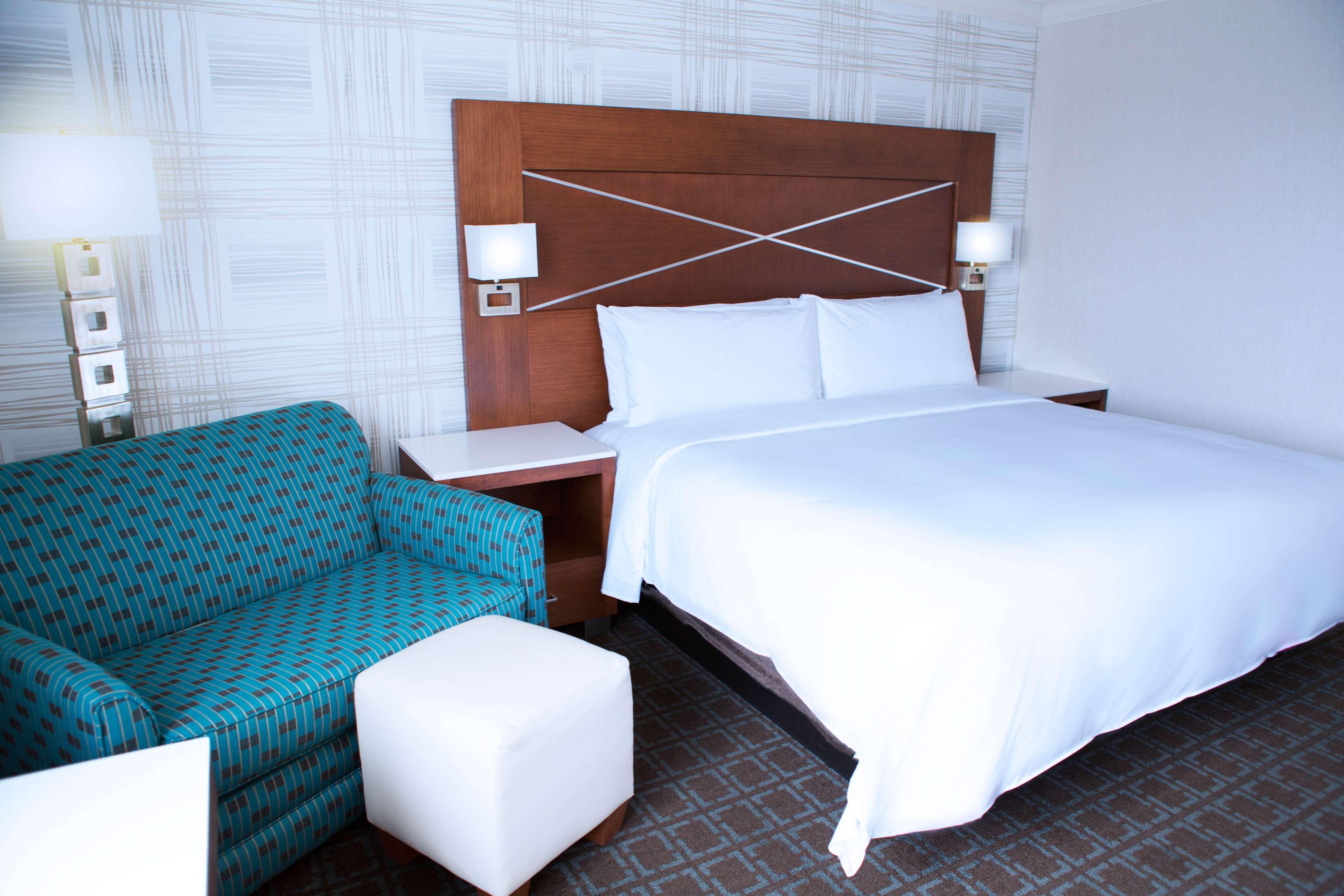Отель Doubletree By Hilton Madison Downtown Экстерьер фото