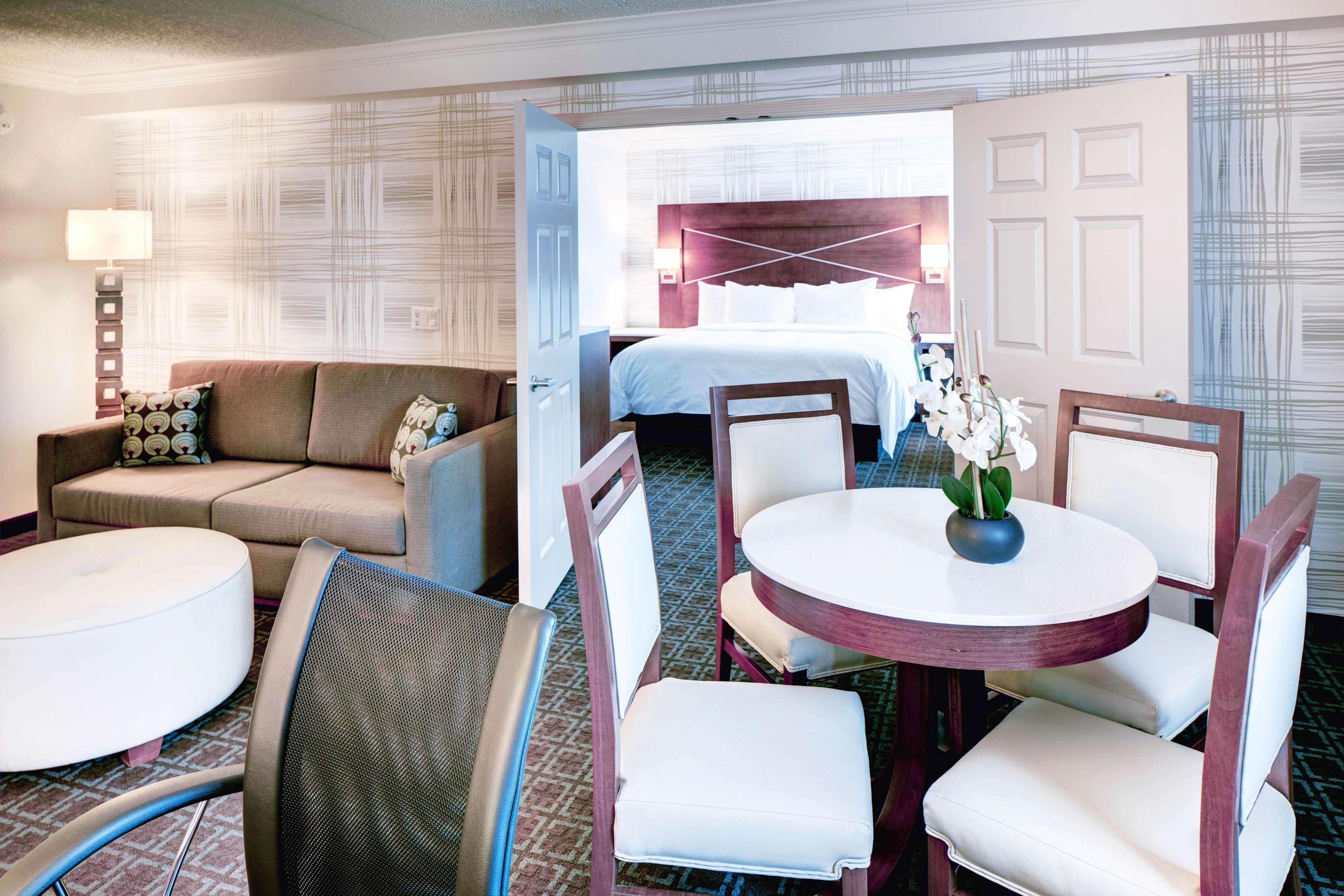 Отель Doubletree By Hilton Madison Downtown Экстерьер фото
