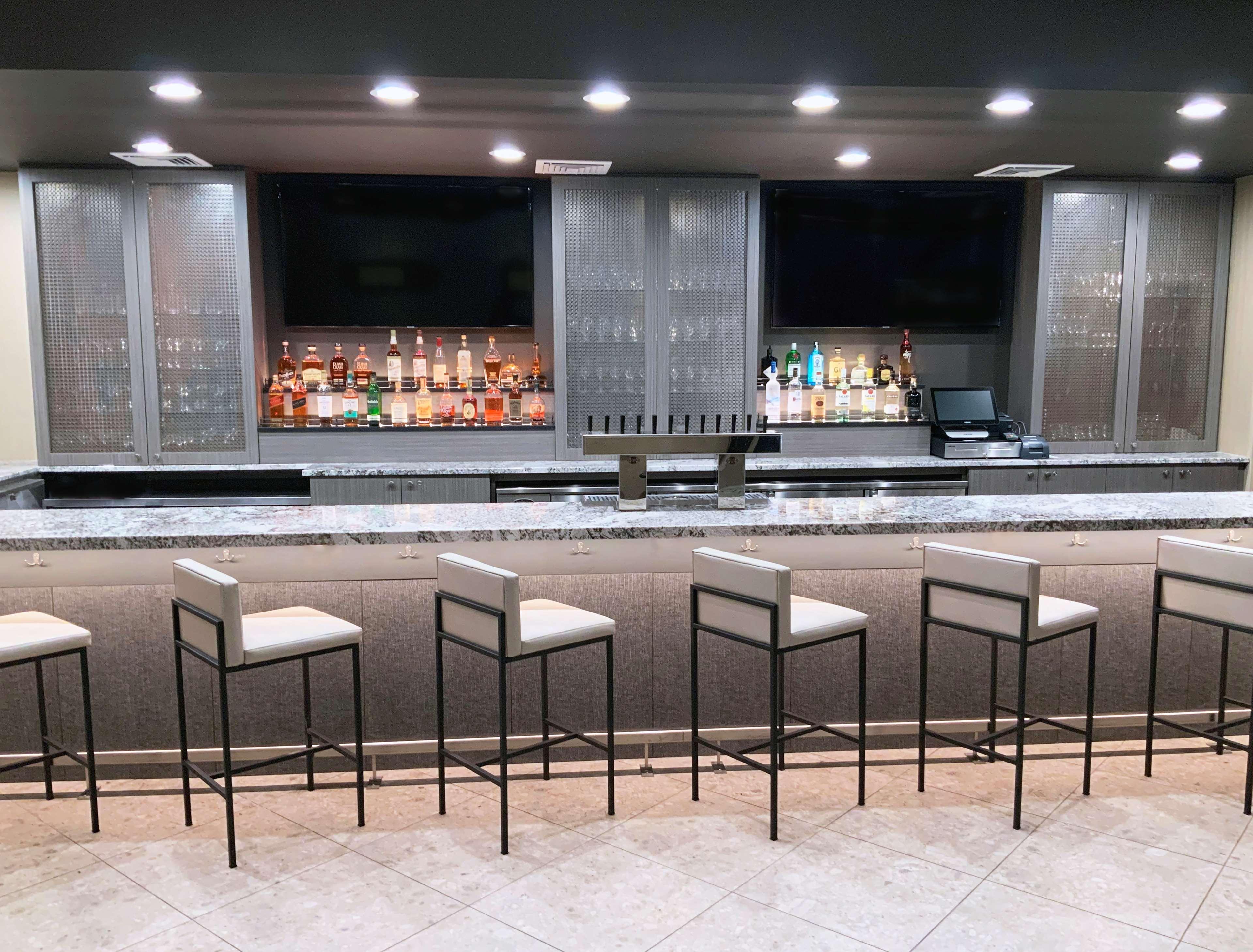 Отель Doubletree By Hilton Madison Downtown Экстерьер фото