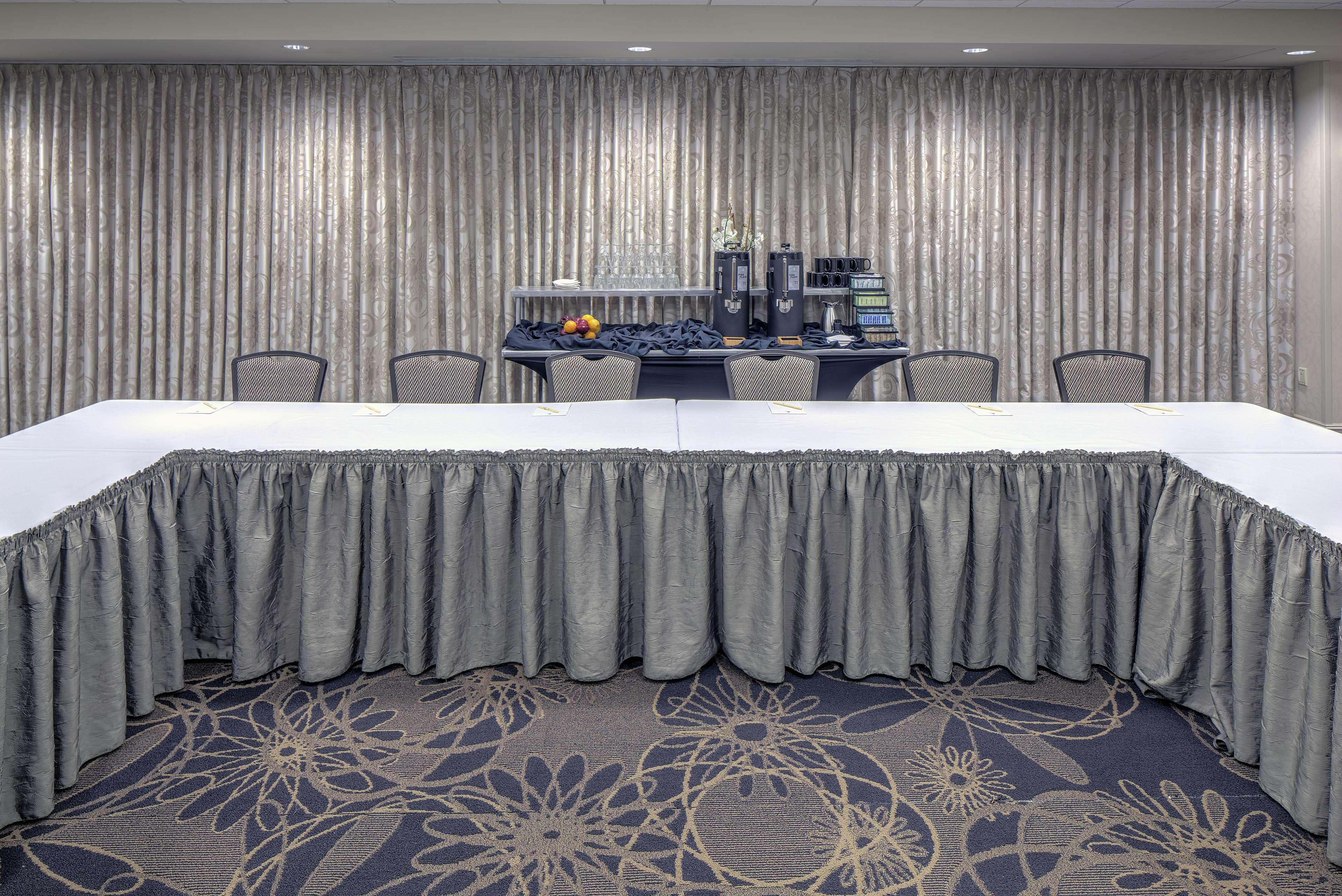Отель Doubletree By Hilton Madison Downtown Экстерьер фото