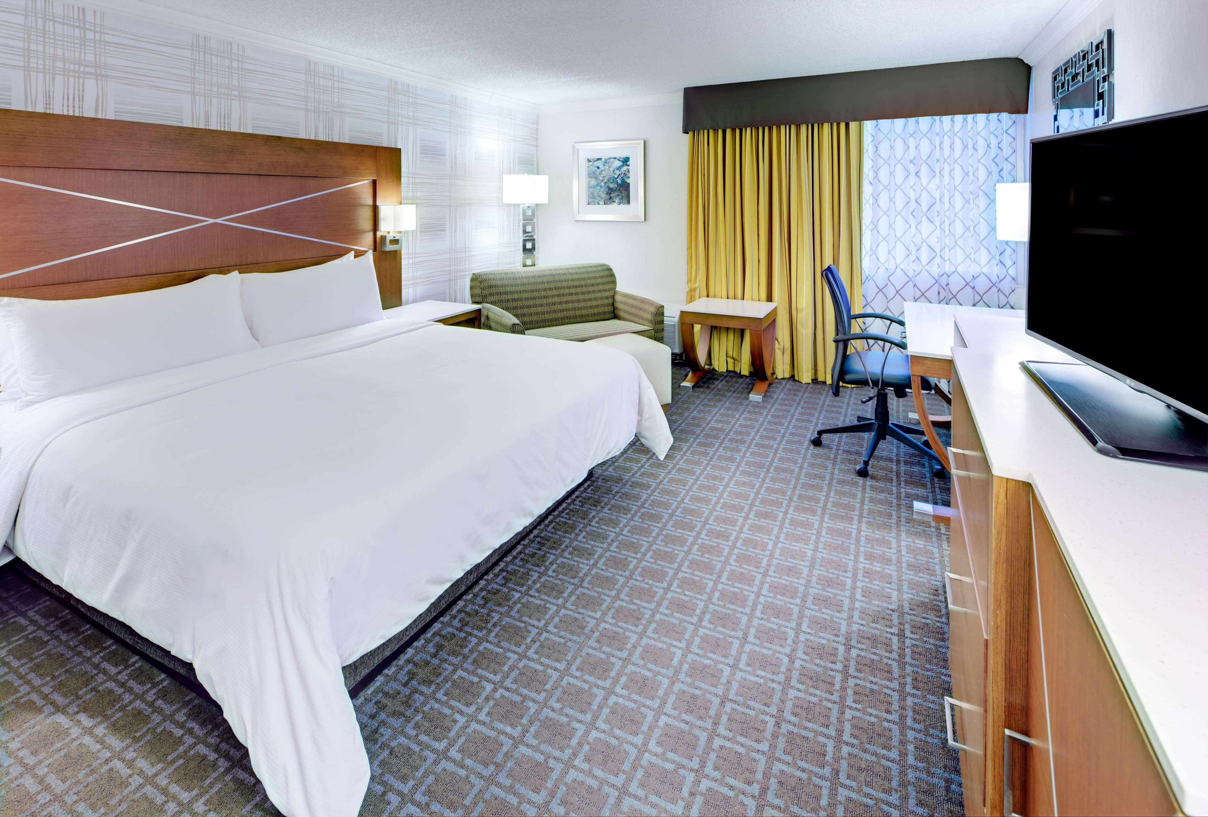 Отель Doubletree By Hilton Madison Downtown Экстерьер фото