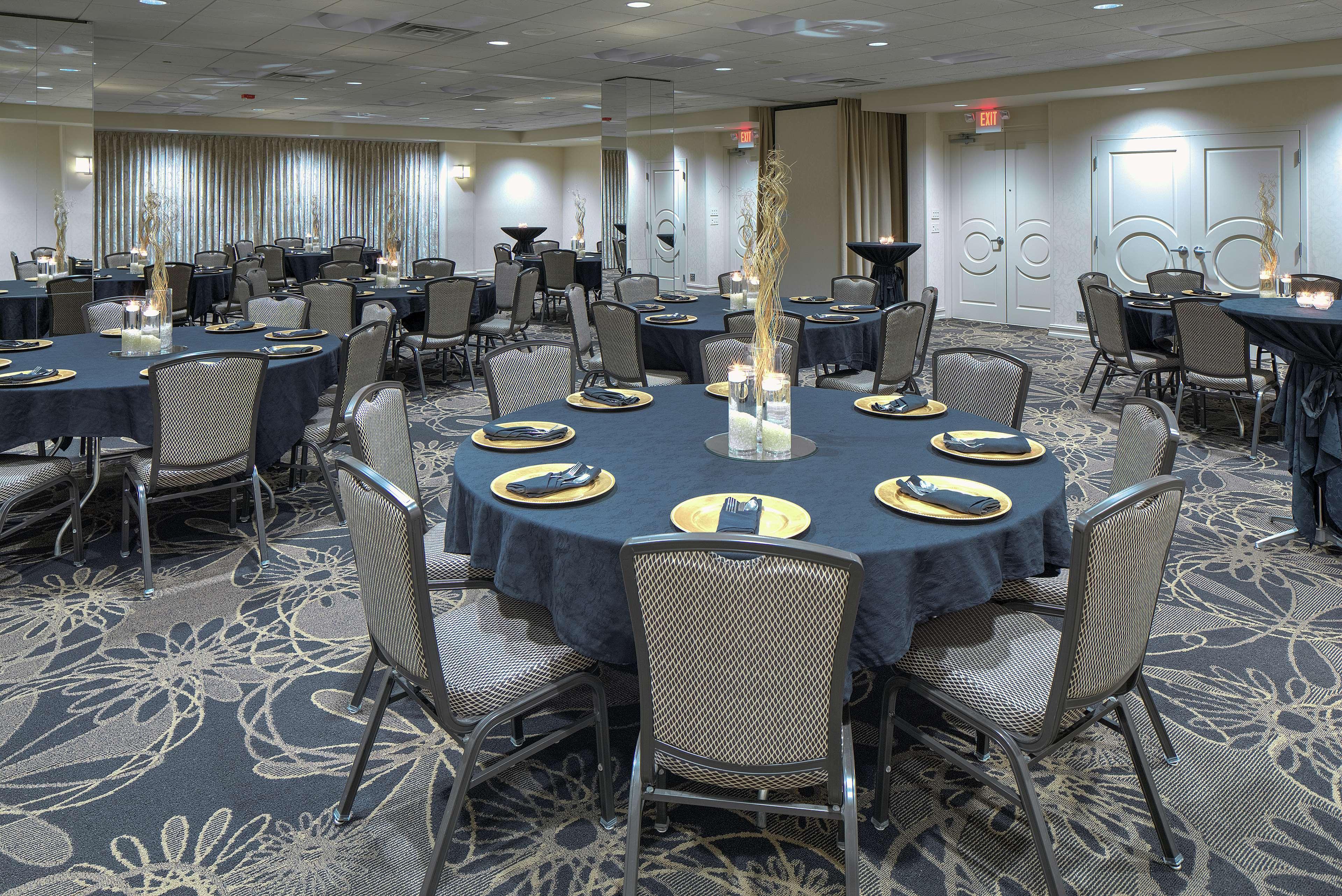Отель Doubletree By Hilton Madison Downtown Экстерьер фото