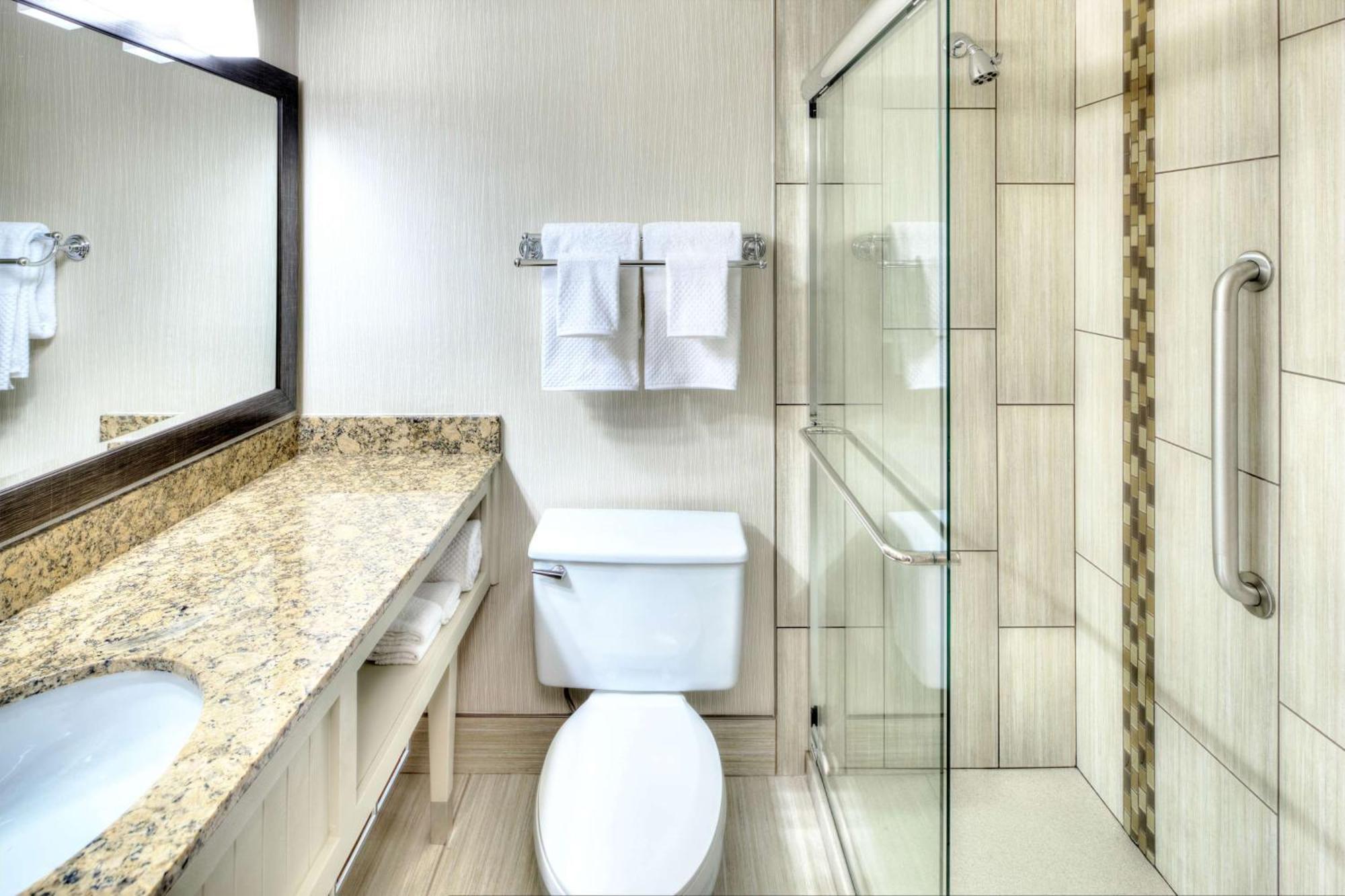 Отель Doubletree By Hilton Madison Downtown Экстерьер фото