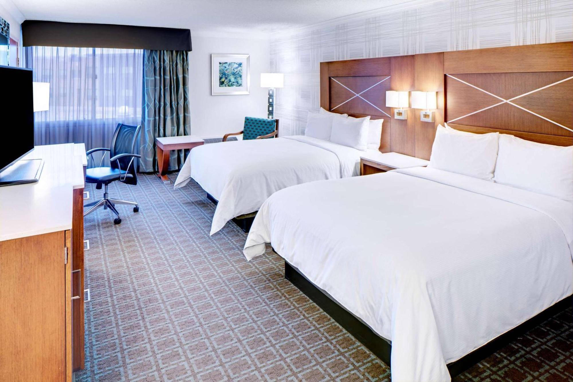 Отель Doubletree By Hilton Madison Downtown Экстерьер фото