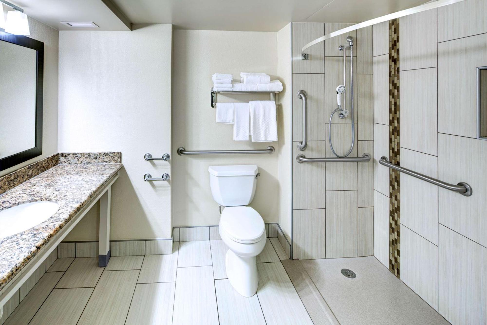 Отель Doubletree By Hilton Madison Downtown Экстерьер фото